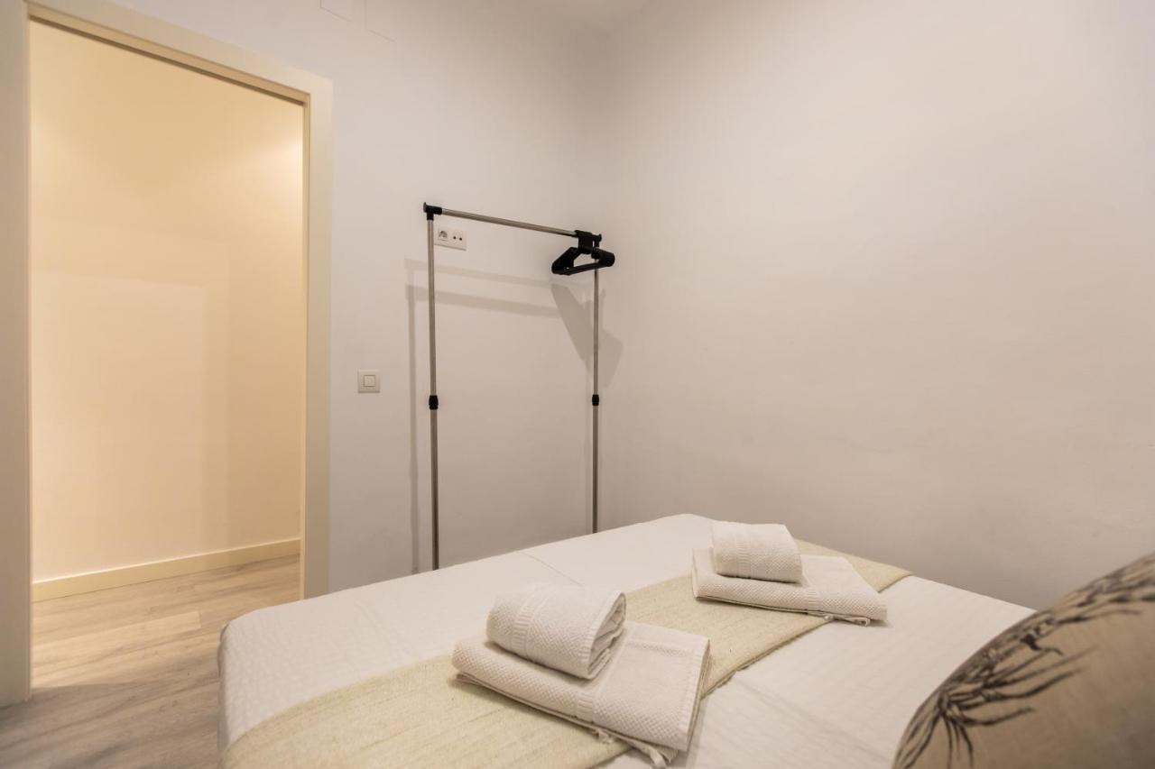 Pere Serafi 2 Bedroom Apartment Barcellona Esterno foto
