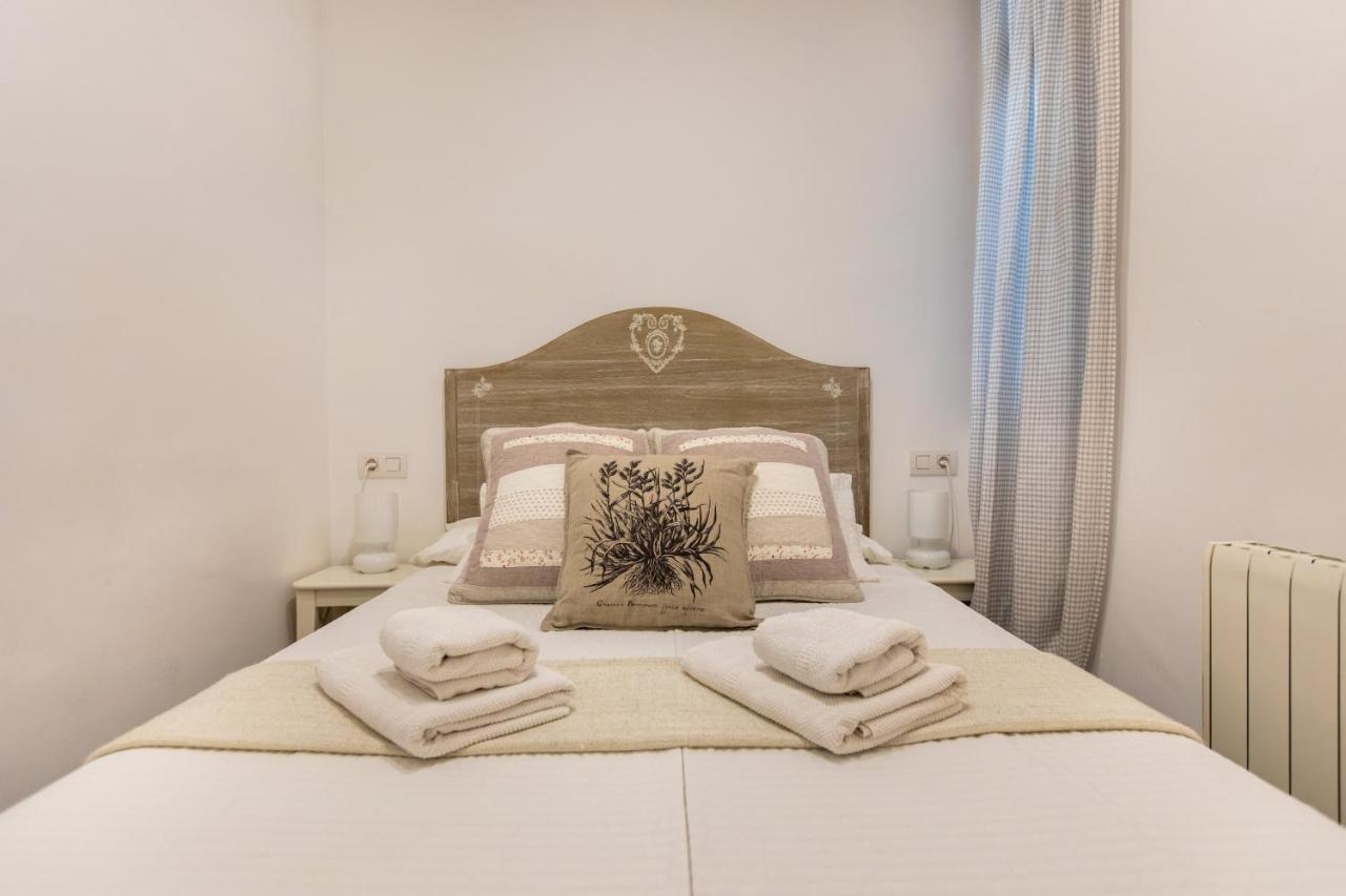 Pere Serafi 2 Bedroom Apartment Barcellona Esterno foto