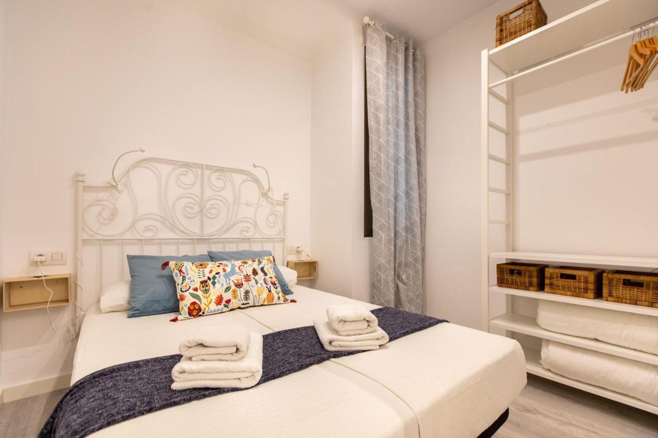 Pere Serafi 2 Bedroom Apartment Barcellona Esterno foto