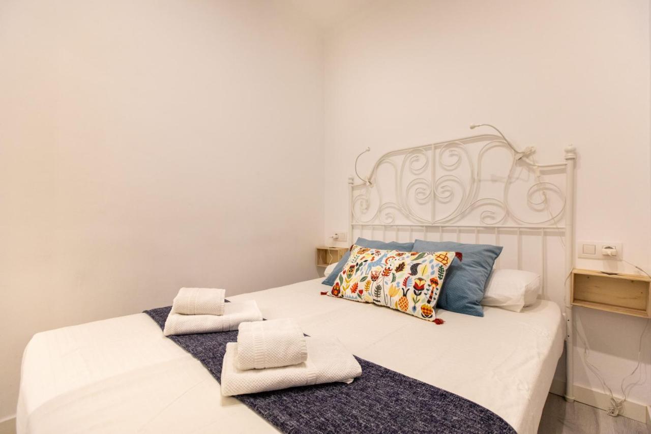 Pere Serafi 2 Bedroom Apartment Barcellona Esterno foto