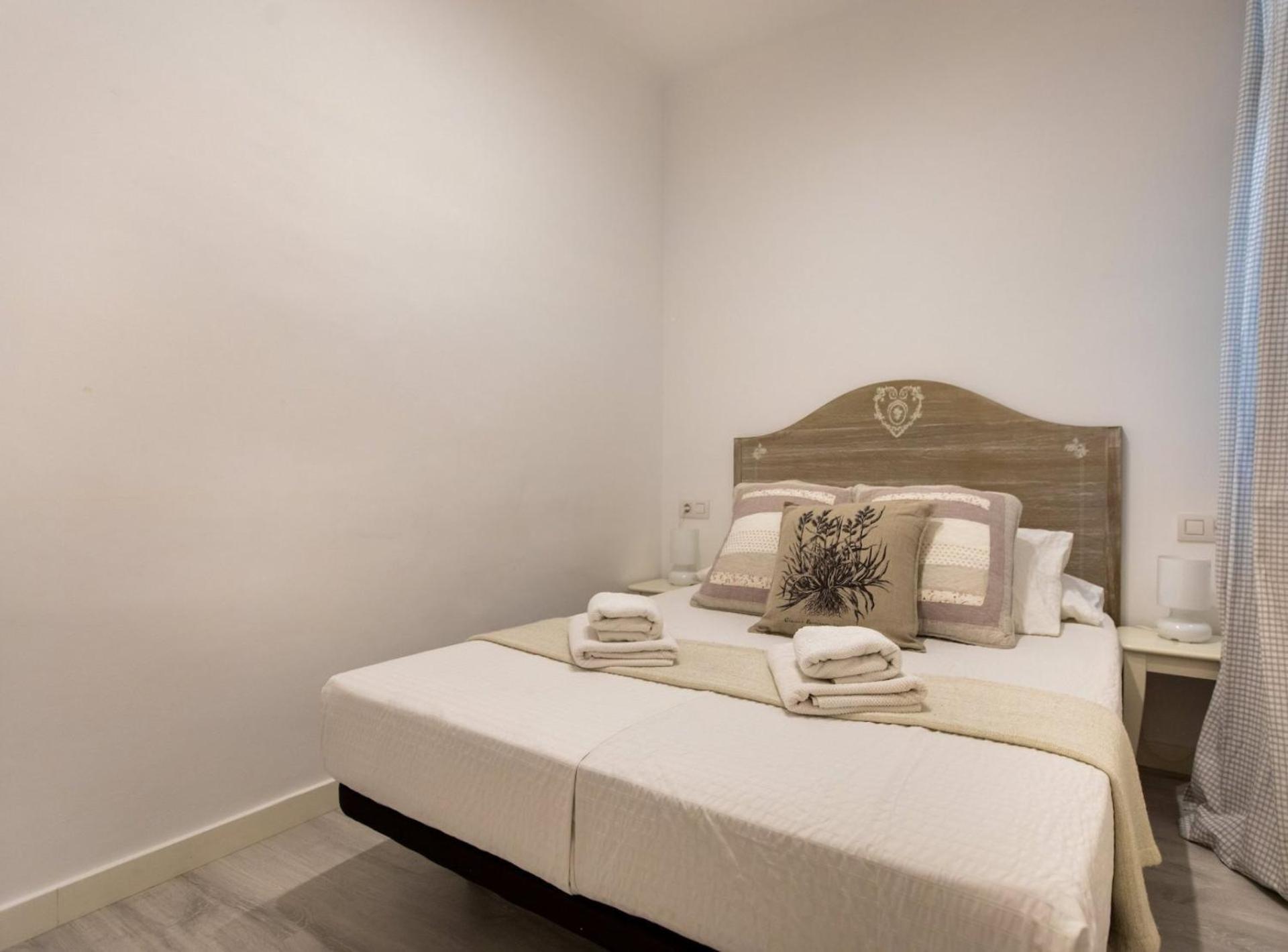 Pere Serafi 2 Bedroom Apartment Barcellona Esterno foto