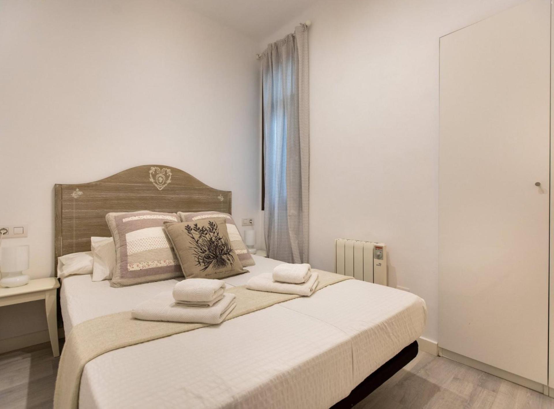 Pere Serafi 2 Bedroom Apartment Barcellona Esterno foto