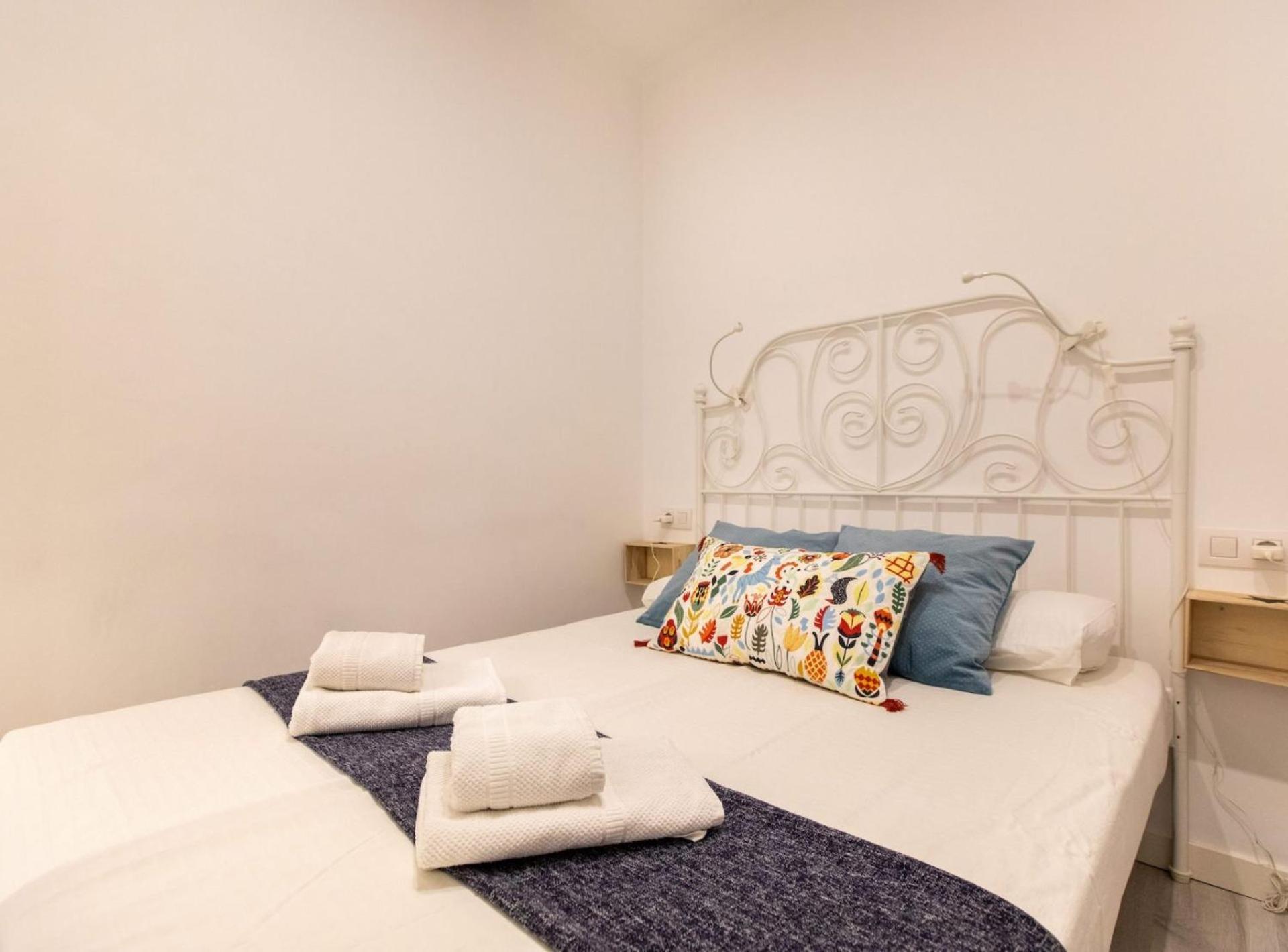 Pere Serafi 2 Bedroom Apartment Barcellona Esterno foto