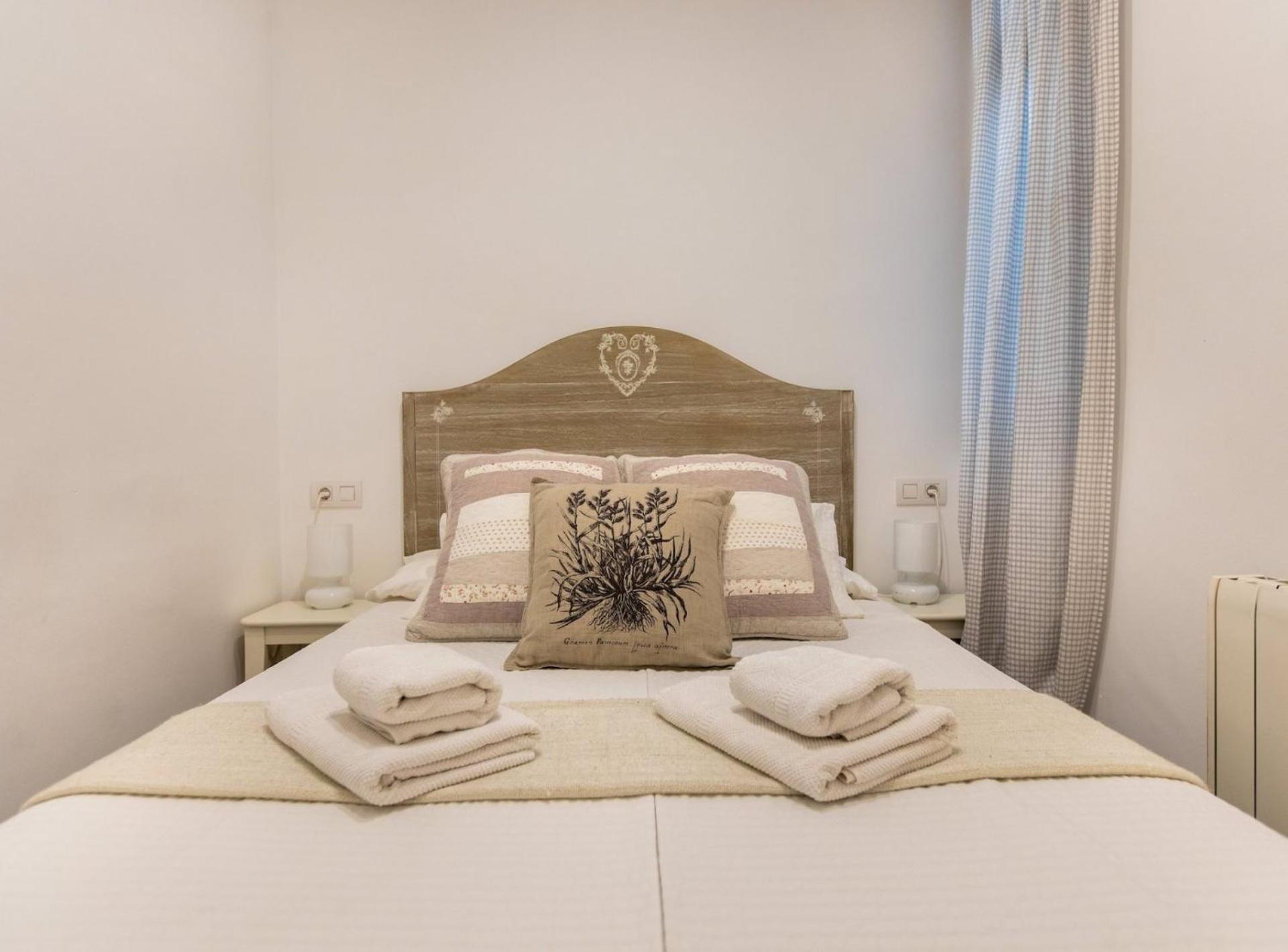 Pere Serafi 2 Bedroom Apartment Barcellona Esterno foto