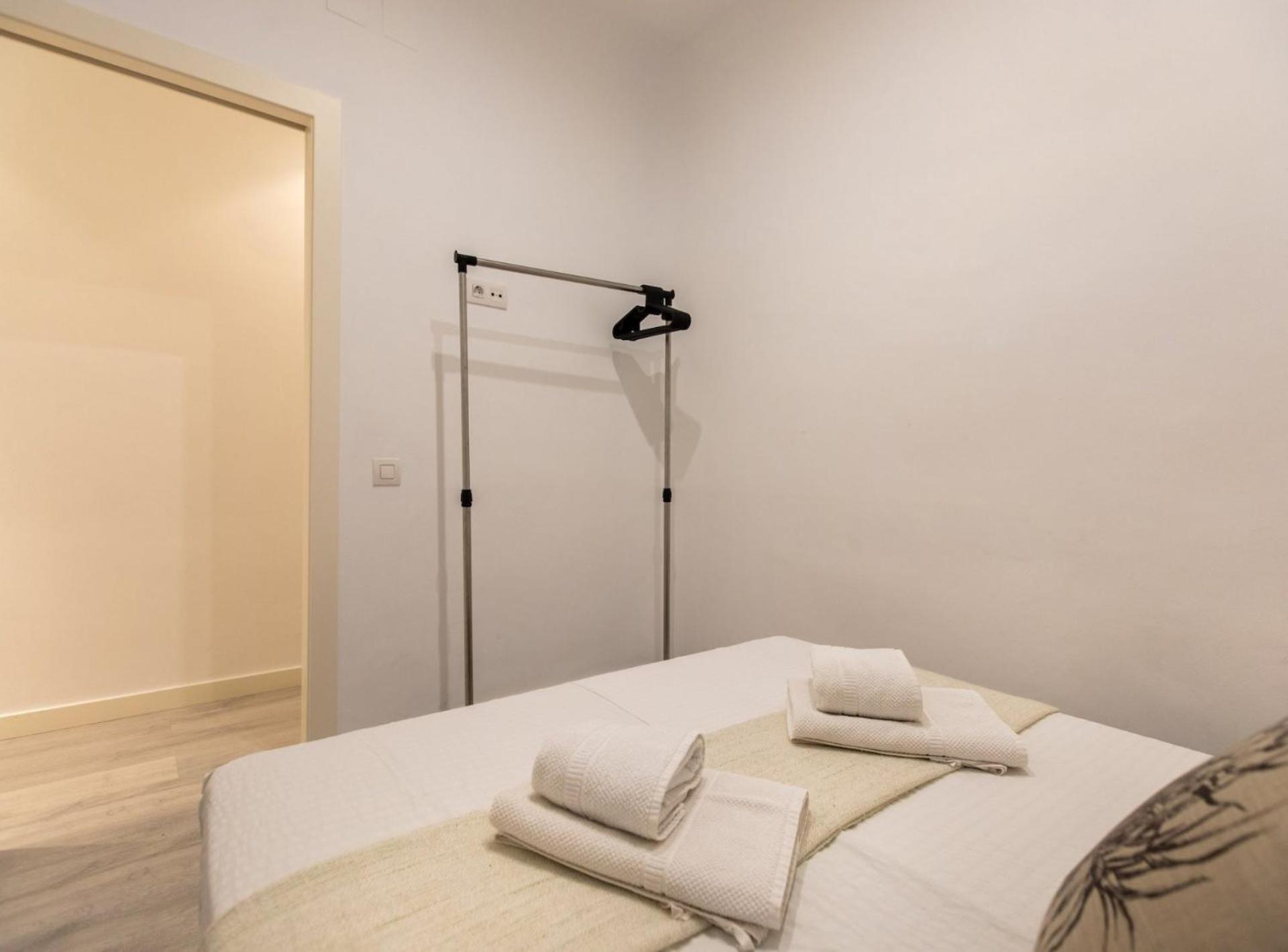 Pere Serafi 2 Bedroom Apartment Barcellona Esterno foto
